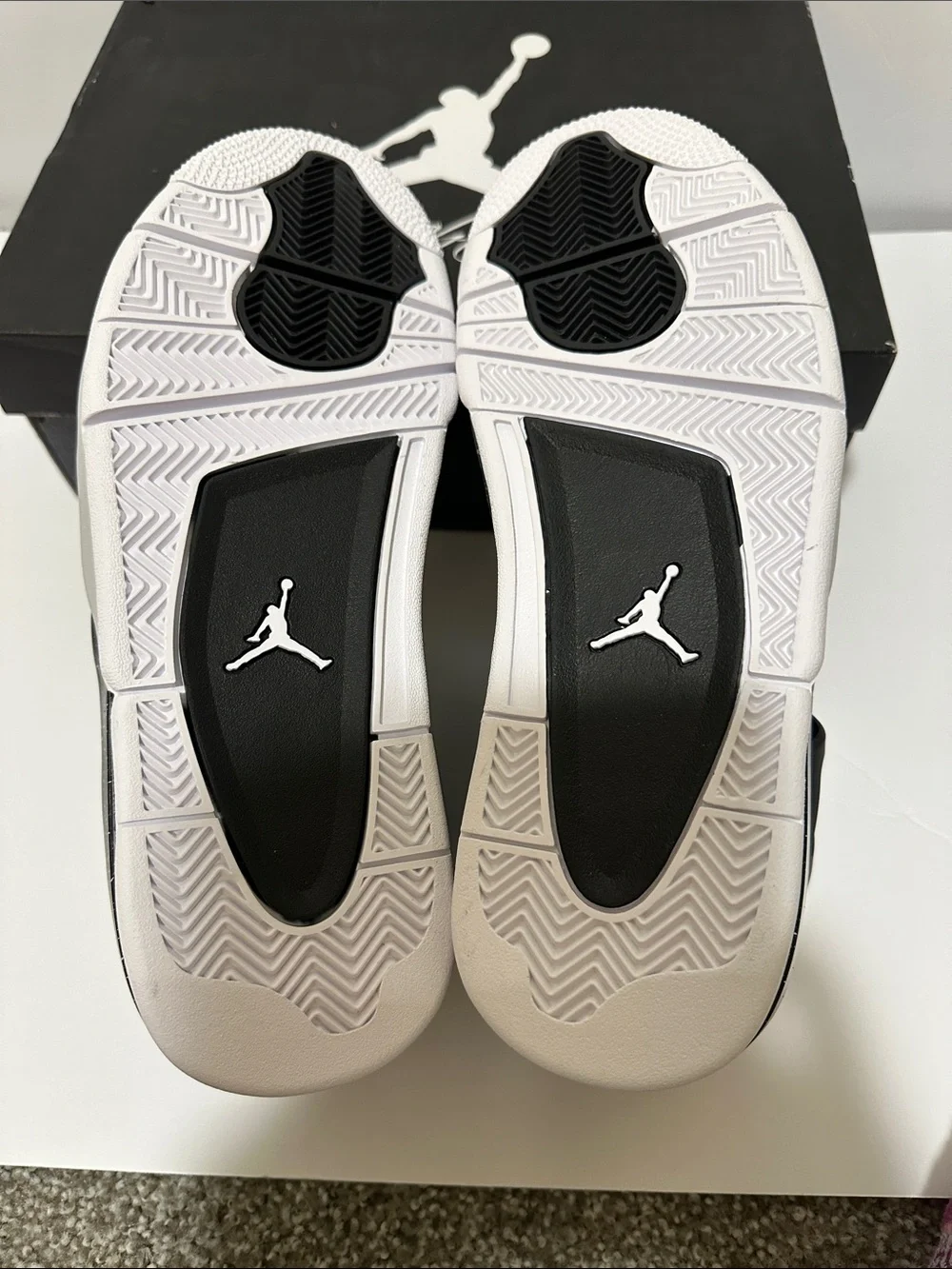 Jordan Retro 4 Men's Sneakers - Black & Gray